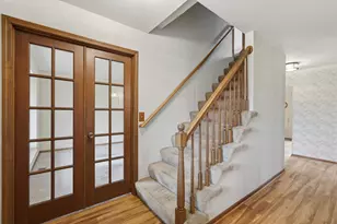 37962 Munger Dr, Livonia, MI 48154 - Photo 2