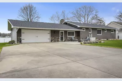 70032 Oak Leaf Drive, Edwardsburg, MI 49112 - Photo 10