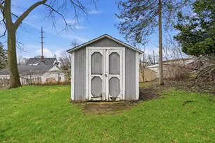 215 3rd St, Fenton, MI 48430 - Photo 24