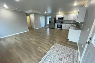 913 Pine Ave, Alma, MI 48801 - Photo 4