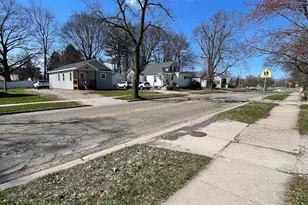 913 Pine Ave, Alma, MI 48801 - Photo 46