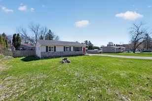 893 Sherry Dr, Lake Orion, MI 48362 - Photo 2