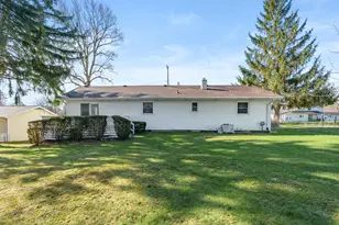 1307 4th St, Lake Odessa, MI 48849 - Photo 2