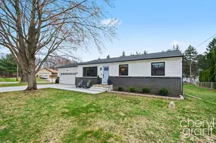 4040 Ziverts St NE, Rockford, MI 49341 - Photo 2