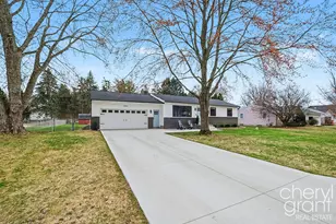 4040 Ziverts St NE, Rockford, MI 49341 - Photo 4