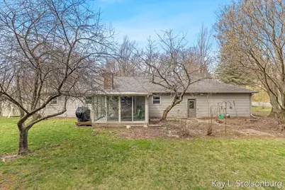 817 N Glenwood Street, Hastings, MI 49058 - Photo 2