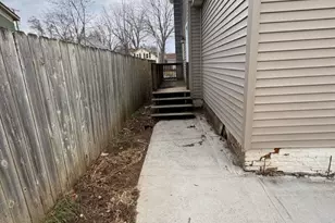 258 E Adams St, Ionia, MI 48846 - Photo 2