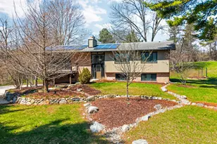 2776 Daleview Dr, Ann Arbor, MI 48105 - Photo 2