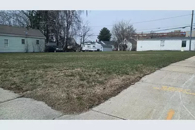 102 W Dowland Street, Ludington, MI 49431 - Photo 10