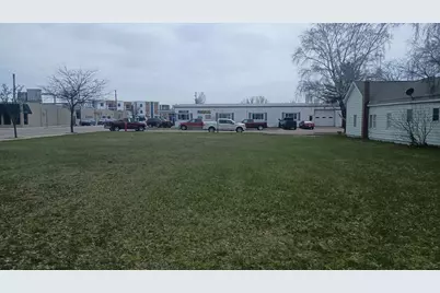 102 W Dowland Street, Ludington, MI 49431 - Photo 4