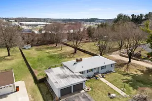 8121 S Youngman Rd, Greenville, MI 48838 - Photo 40