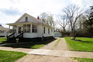 1424 Locust St, Jackson, MI 49203 - Photo 2