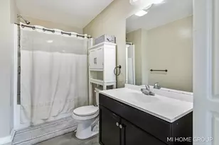 11930 Maplegrove Dr, Holland, MI 49424 - Photo 36