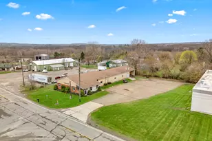 305 Arch Ave, Hillsdale, MI 49242 - Photo 1