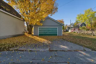 311 E Pine St, Edmore, MI 48829 - Photo 34