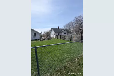 1091 N Benton Center Road, Benton Harbor, MI 49022 - Photo 8