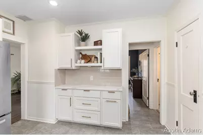 638 E Central Avenue, Zeeland, MI 49464 - Photo 12