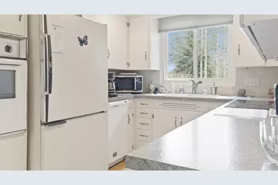 370 Wildwood Drive, Holland, MI 49423 - Photo 6