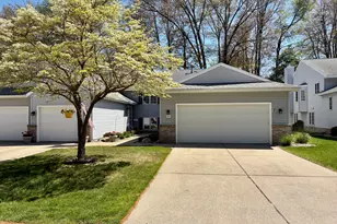 1019 Hidden Creek Dr, Norton Shores, MI 49441 - Photo 2