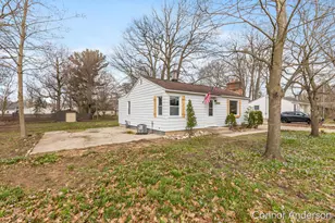 15403 Pine St, Grand Haven, MI 49417 - Photo 2