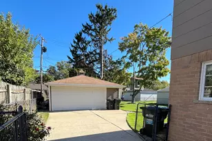 11423 Delvin Dr, Sterling Heights, MI 48314 - Photo 2