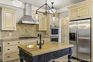 5484 Lakeshore Ave, Holland, MI 49424 - Photo 8
