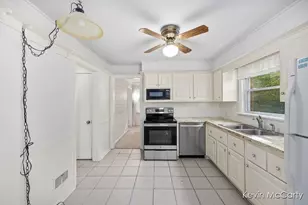 1043 Floral Ave SE, East Grand Rapids, MI 49506 - Photo 6