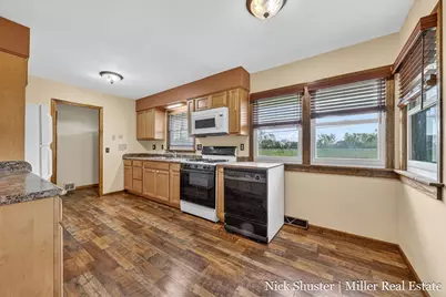 5375 Lansing Road, Charlotte, MI 48813 - Photo 4