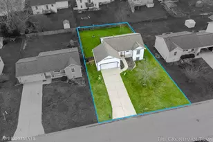3076 Daybreak Ln, Holland, MI 49424 - Photo 6
