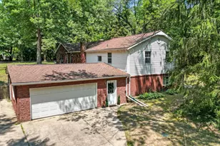 9832 Stadium Dr, Kalamazoo, MI 49009 - Photo 2