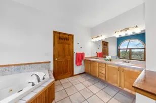 11460 Hearthside Dr, Pinckney, MI 48169 - Photo 28