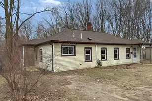 207 N Osmun St, Greenville, MI 48838 - Photo 2