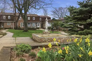 2533 Essex Ct, Saint Joseph, MI 49085 - Photo 2