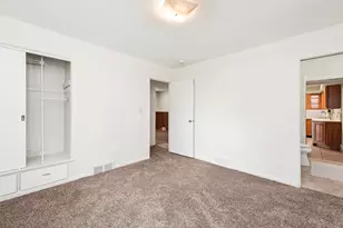 219 Ottawa Dr, Troy, MI 48085 - Photo 16