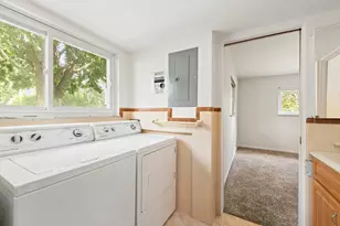 219 Ottawa Dr, Troy, MI 48085 - Photo 22