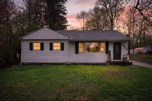 2005 Cortland Blvd, Jackson, MI 49203 - Photo 2