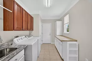 27118 Walloon Way, Brownstown, MI 48134 - Photo 18