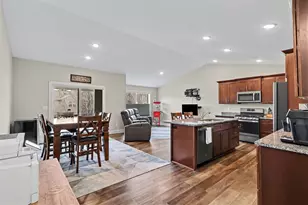 1369 S Village Cir, Kalamazoo, MI 49009 - Photo 4