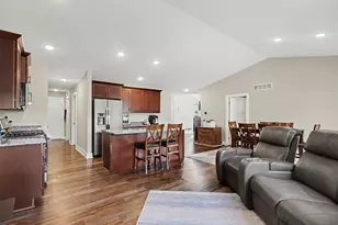 1369 S Village Cir, Kalamazoo, MI 49009 - Photo 8