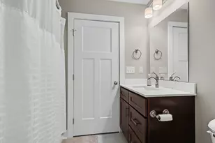 1369 S Village Cir, Kalamazoo, MI 49009 - Photo 14