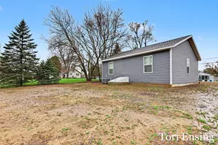 1111 E Pearl St, Greenville, MI 48838 - Photo 16