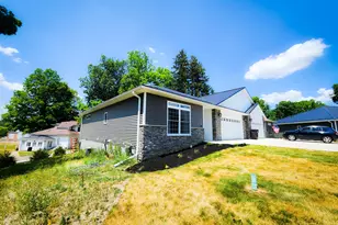237 Glei Ct, Hillsdale, MI 49242 - Photo 2