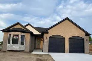 737 Britt Circle Dr, Dundee, MI 48131 - Photo 2