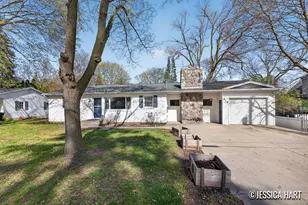 424 S Luray St, Greenville, MI 48838 - Photo 2