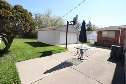 18905 Woodland Street, Harper Woods, MI 48225 - Photo 6