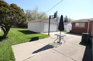18905 Woodland St, Harper Woods, MI 48225 - Photo 6