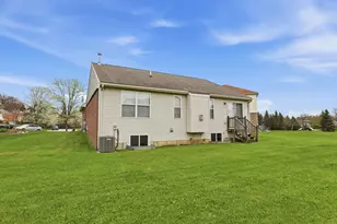42122 Richmond Dr, Belleville, MI 48111 - Photo 30