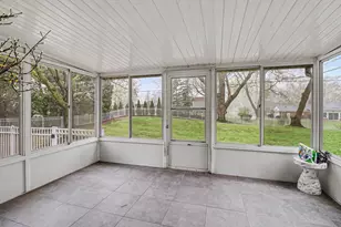 2028 E Hammond Lake Dr, Bloomfield Hills, MI 48302 - Photo 14