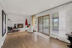 2028 E Hammond Lake Dr, Bloomfield Hills, MI 48302 - Photo 12