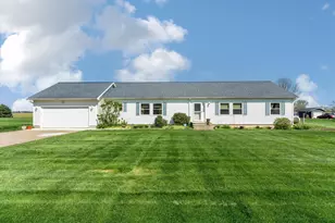 70915 Sterling Dr, Edwardsburg, MI 49112 - Photo 2